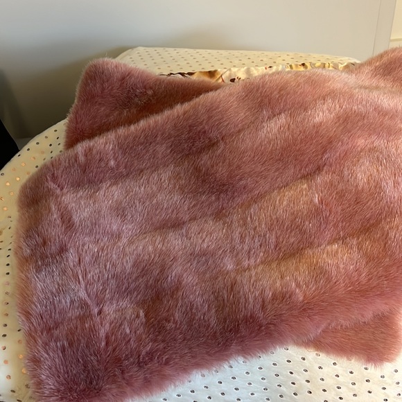 Pink-ish wrap. - Picture 4 of 5